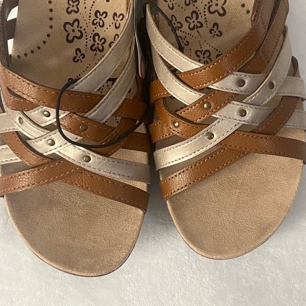 BareTraps Women's Tan and Cream Strappy Sandals, Size 11, NWT - Picture 5 of 12